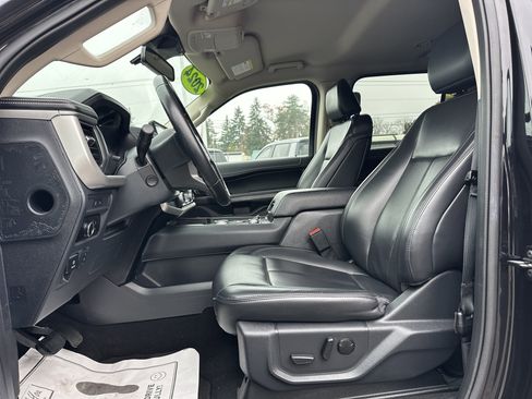 Used 2024 Ford Expedition XLT image 9