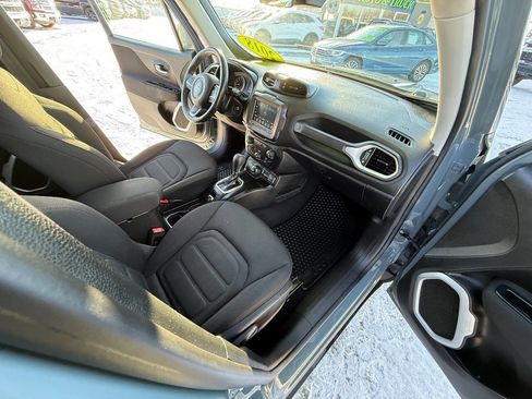 Used 2018 Jeep Renegade Latitude w/ Cold Weather Group image 13