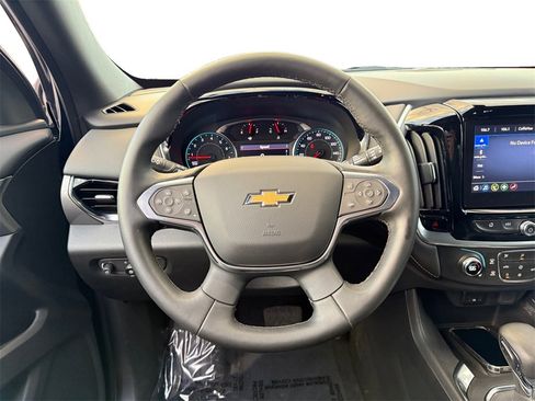 Used 2023 Chevrolet Traverse LT image 12