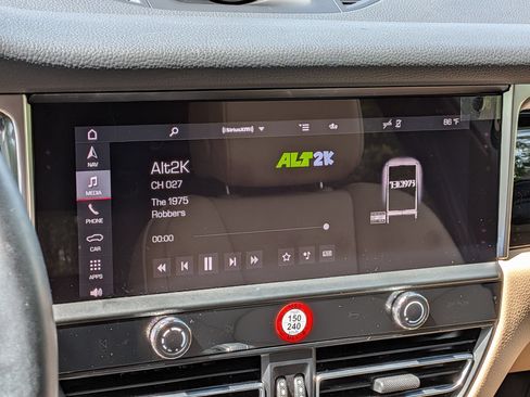 Certified 2024 Porsche Macan AWD/4WD image 14