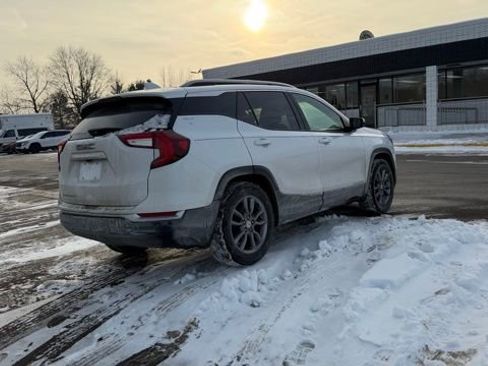Used 2023 GMC Terrain SLT image 8