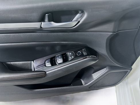 Used 2024 Nissan Altima 2.5 SR image 13