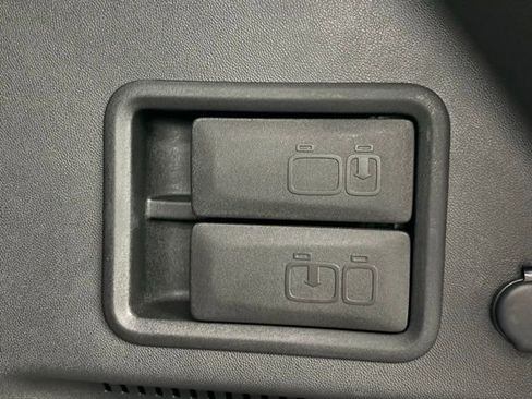 Used 2024 GMC Terrain SLE w/ Driver Convenience Package image 11