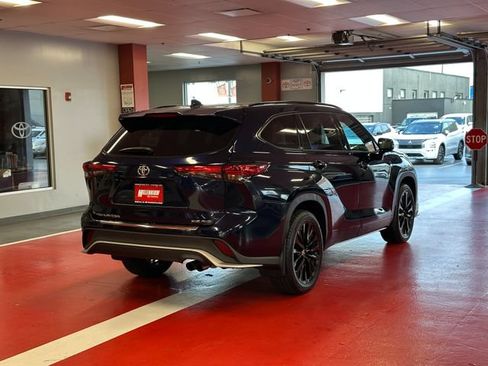 Used 2023 Toyota Highlander XSE AWD/4WD image 4