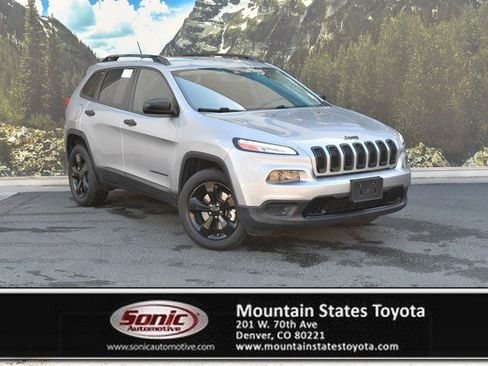 Used 2017 Jeep Cherokee Altitude AWD/4WD image 1