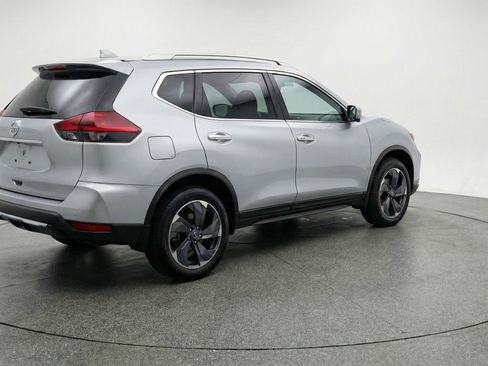 Used 2025 Nissan Rogue SV FWD image 9
