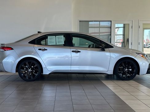 Certified 2022 Toyota Corolla SE image 3