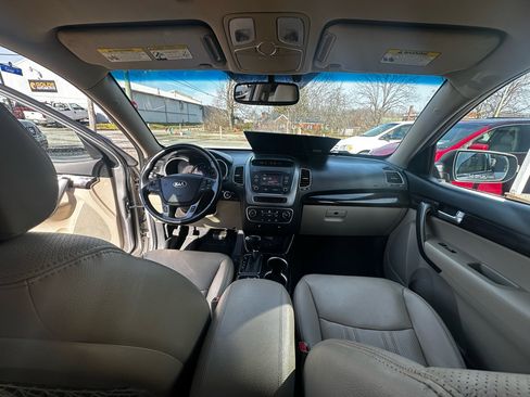 Used 2014 Kia Sorento LX w/ Premium Package image 15