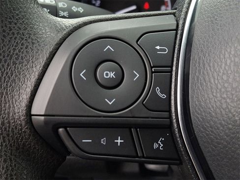 Used 2020 Toyota Camry LE image 21