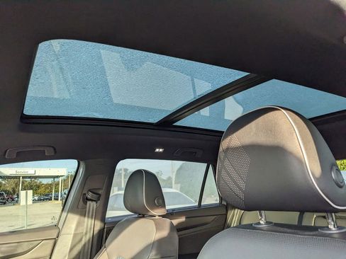 Used 2025 Volkswagen Atlas Cross Sport SEL Premium R-Line image 22