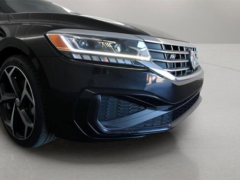 Used 2021 Volkswagen Passat 2.0T R-Line image 14