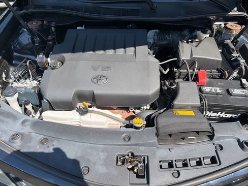 Used 2012 Toyota Camry SE w/ Leather Pkg FWD image 39