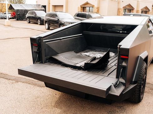 Used 2024 Tesla Cybertruck AWD Crew Cab image 34