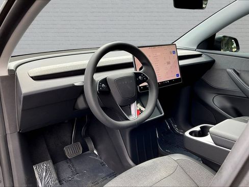 Used 2026 Tesla Model Y 2WD image 16