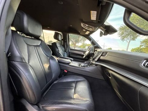 Used 2024 Jeep Wagoneer L Series II w/ Flexible Seating Group AWD/4WD image 10