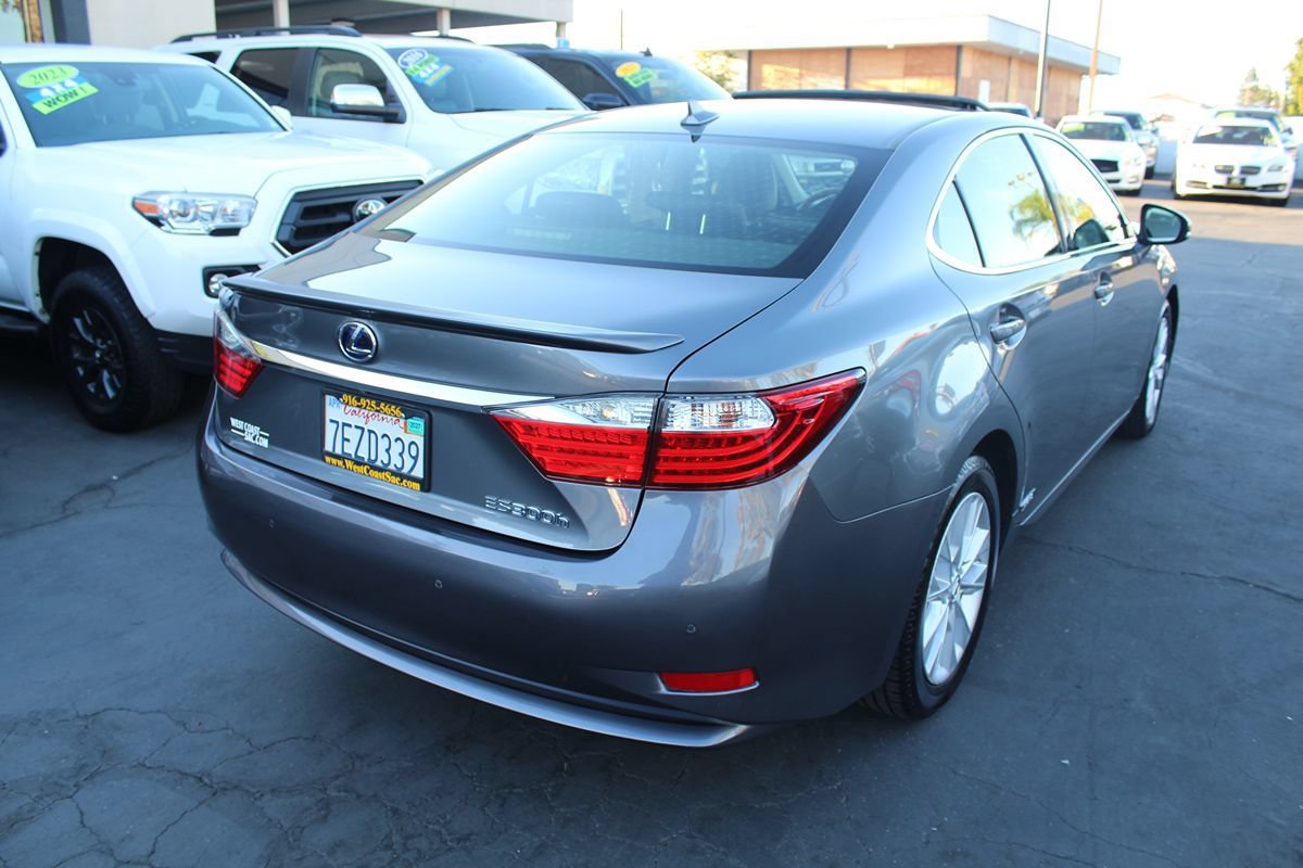Used 2014 Lexus ES 300h w/ Luxury Package w/Bamboo Trim FWD image 7