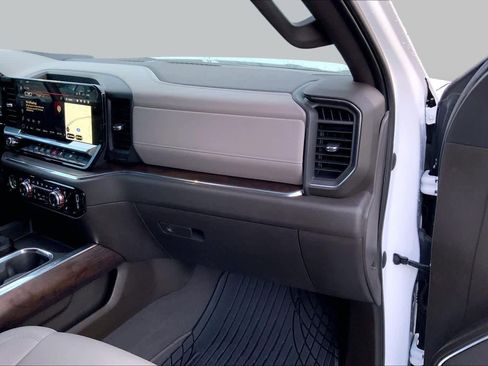 Used 2023 GMC Sierra 1500 SLT w/ SLT Premium Package AWD/4WD image 18