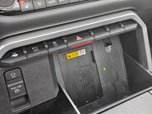 Used 2024 Toyota Sequoia Platinum image 31