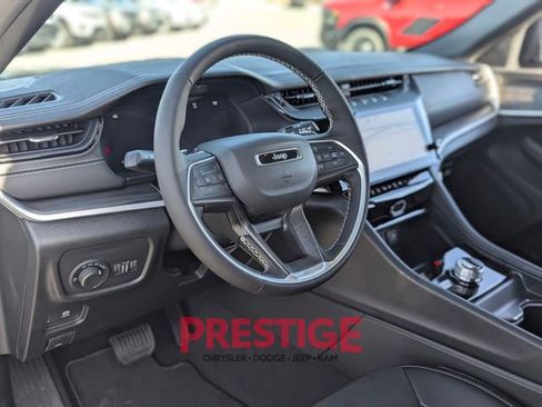 New 2026 Jeep Grand Cherokee Altitude image 11