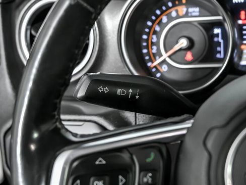 Used 2019 Jeep Wrangler Unlimited Sahara image 24