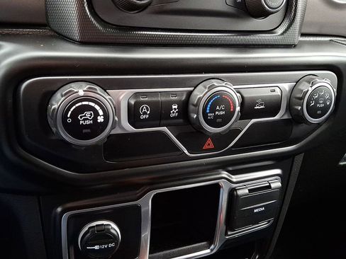 Used 2021 Jeep Gladiator Sport image 15