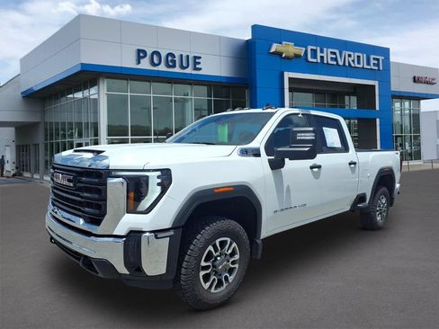 Used 2024 GMC Sierra 2500 Pro w/ Convenience Package AWD/4WD image 4