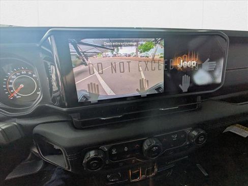 New 2025 Jeep Gladiator Sport image 2