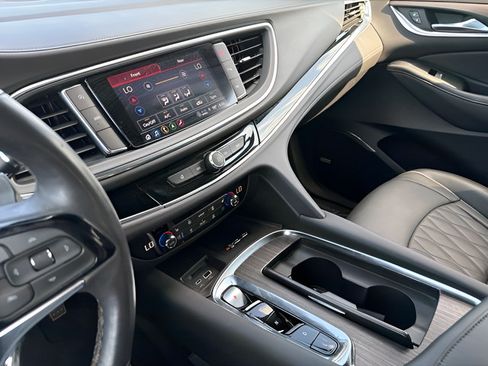 Used 2024 Buick Enclave Avenir AWD/4WD image 17