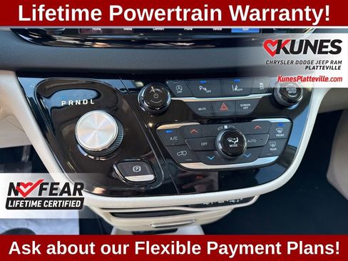 Used 2023 Chrysler Pacifica Touring-L image 25