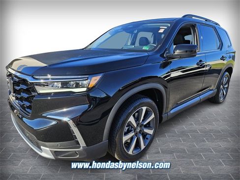 New 2025 Honda Pilot Touring image 3
