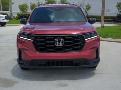 Used 2024 Honda Pilot Sport image 2