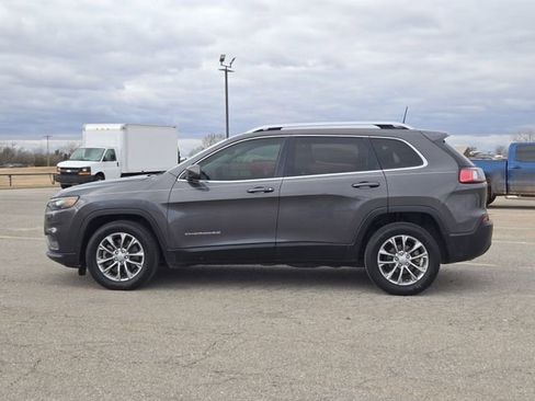 Used 2019 Jeep Cherokee Latitude Plus w/ Comfort/Convenience Group image 4