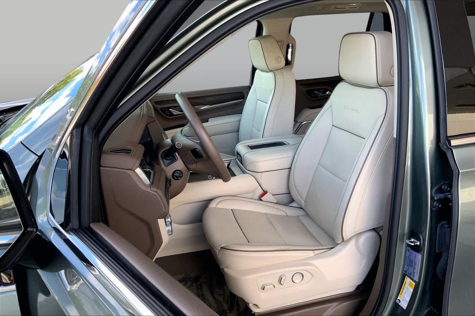 Used 2023 GMC Yukon Denali AWD/4WD image 8