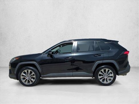 Used 2019 Toyota RAV4 XLE Premium FWD image 9