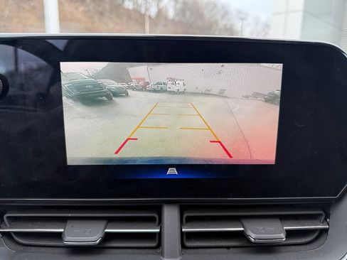 Used 2024 Chevrolet Trax LT w/ Sunroof Package image 18