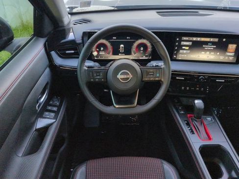 Used 2025 Nissan Kicks SR FWD image 15