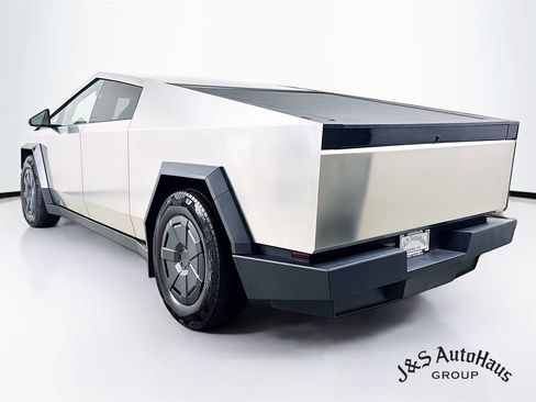 Used 2024 Tesla Cybertruck AWD Crew Cab image 5