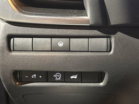 Used 2024 Nissan Rogue SV w/ SV Premium Package image 3