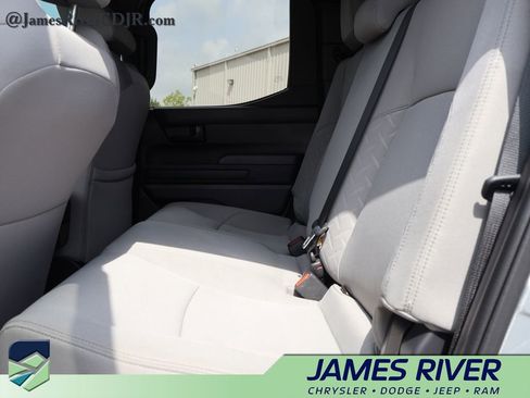 Used 2024 Toyota Tacoma SR5 AWD/4WD image 17