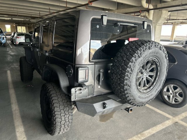 Used 2017 Jeep Wrangler Unlimited Rubicon w/ Connectivity Group AWD/4WD image 2