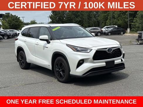 Used 2021 Toyota Highlander XLE AWD/4WD image 1