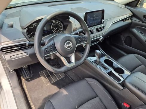 Used 2024 Nissan Altima 2.5 SV FWD image 12