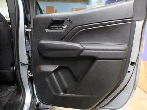 Used 2024 Chevrolet Colorado LT w/ LT Convenience Package II AWD/4WD image 11