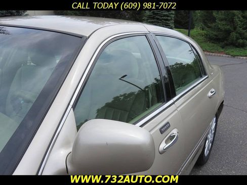 Used 2007 Lincoln Town Car Signature RWD image 29
