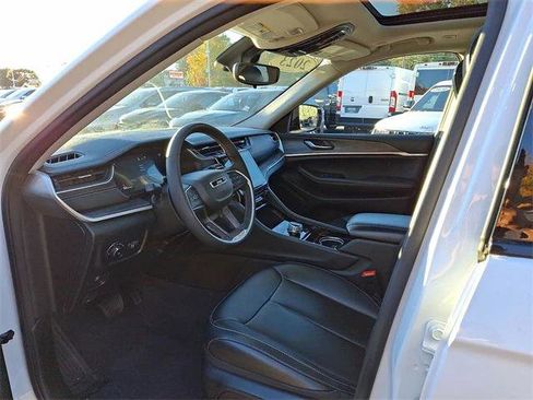 Certified 2023 Jeep Grand Cherokee Limited w/ Trailer Tow Prep Group (B) image 14