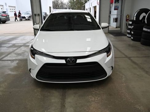Used 2023 Toyota Corolla LE FWD image 2