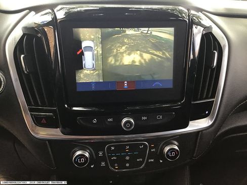Used 2019 Chevrolet Traverse LT w/ LT Premium Package AWD/4WD image 16