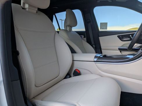 Used 2025 Mercedes-Benz GLC 300 image 29