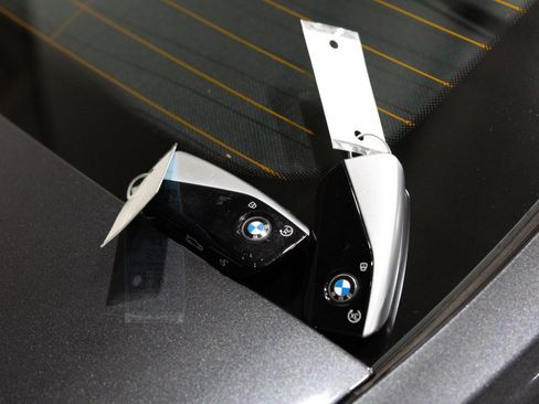 Used 2025 BMW i7 xDrive60 image 41