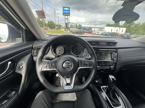 Used 2020 Nissan Rogue SV image 11